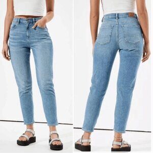 EUC American Eagle Mom Hi Rise Stretch Jeans (Fits a 2)